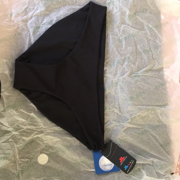 Bikini bottoms NWOT never worn Perfect for warm holiday vacations - Picture 4 of 8